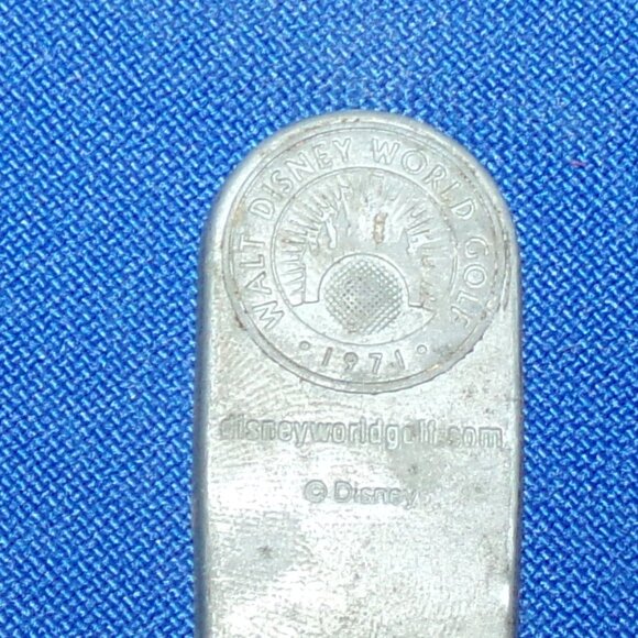Vintage Commemorative 1971 Disney World Golf Metal Divot - Picture 1 of 4